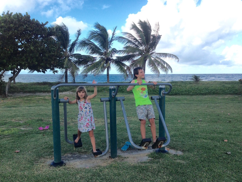 Kids playing at Plage Alizés